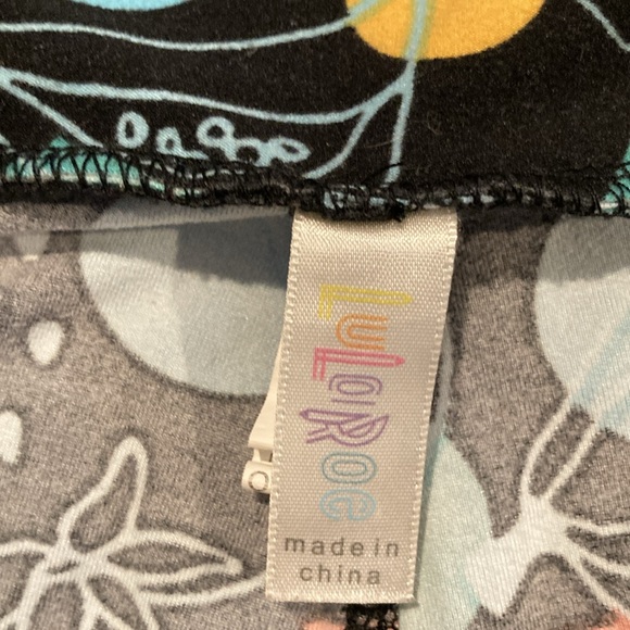 2/$15 🖤🍓 LuLaRoe leggings 🖤🍓 OS - Picture 5 of 6